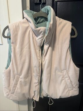 Cozy Reversible Quilted Sleeveless Puffer Vest in Light Blush/light blue
